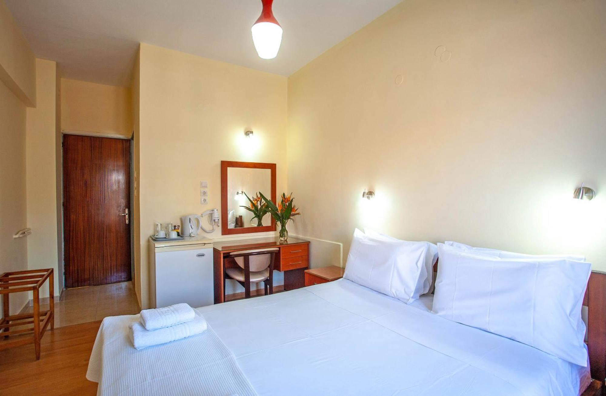 Lucia Hotel Chania  Buitenkant foto