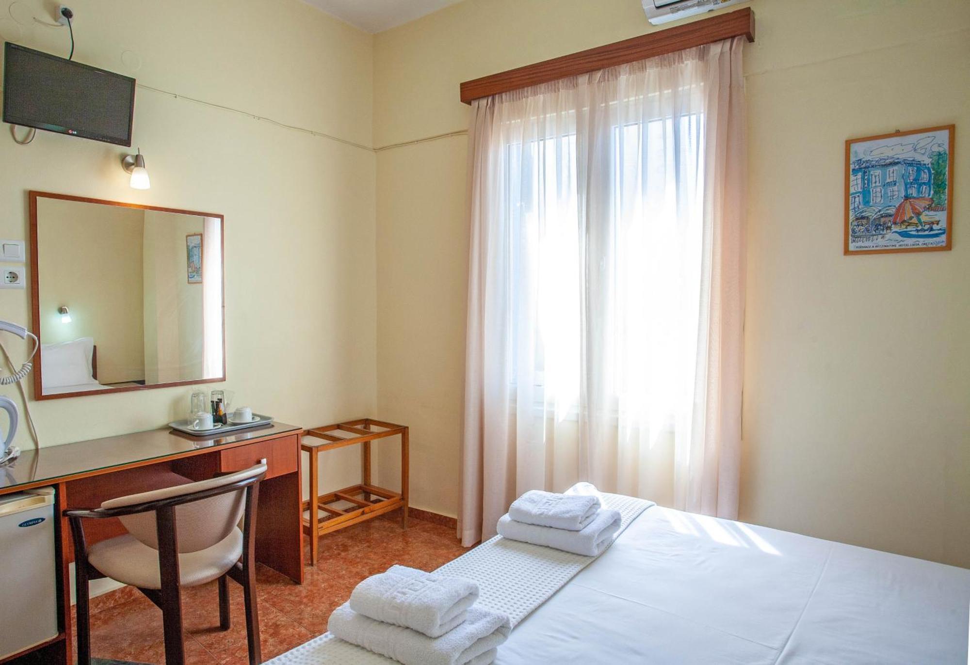 Lucia Hotel Chania  Buitenkant foto
