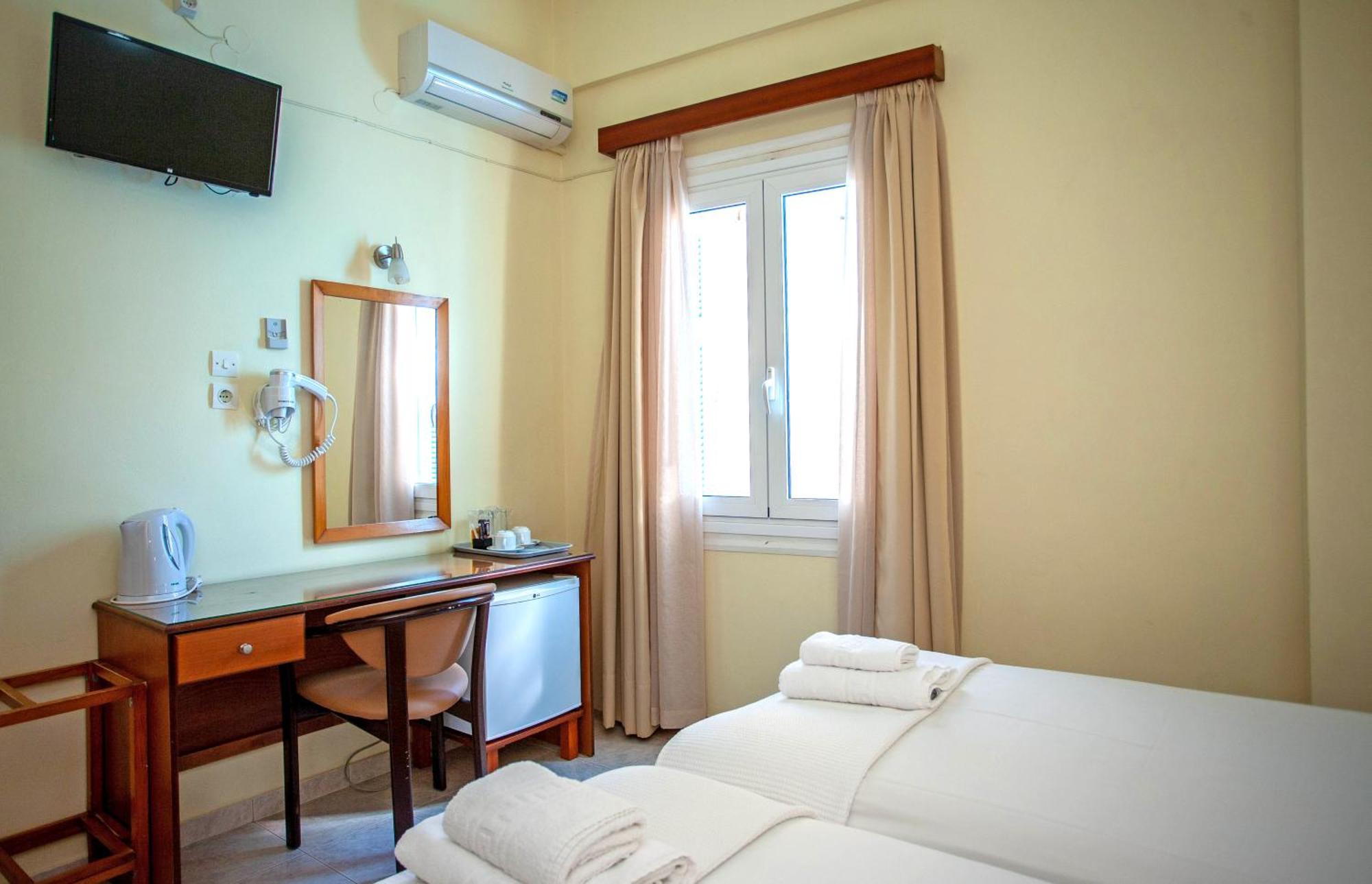 Lucia Hotel Chania  Buitenkant foto