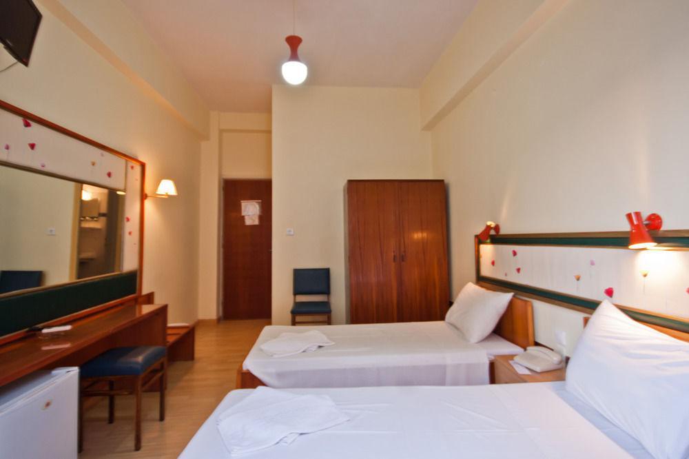 Lucia Hotel Chania  Buitenkant foto