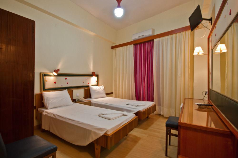 Lucia Hotel Chania  Buitenkant foto