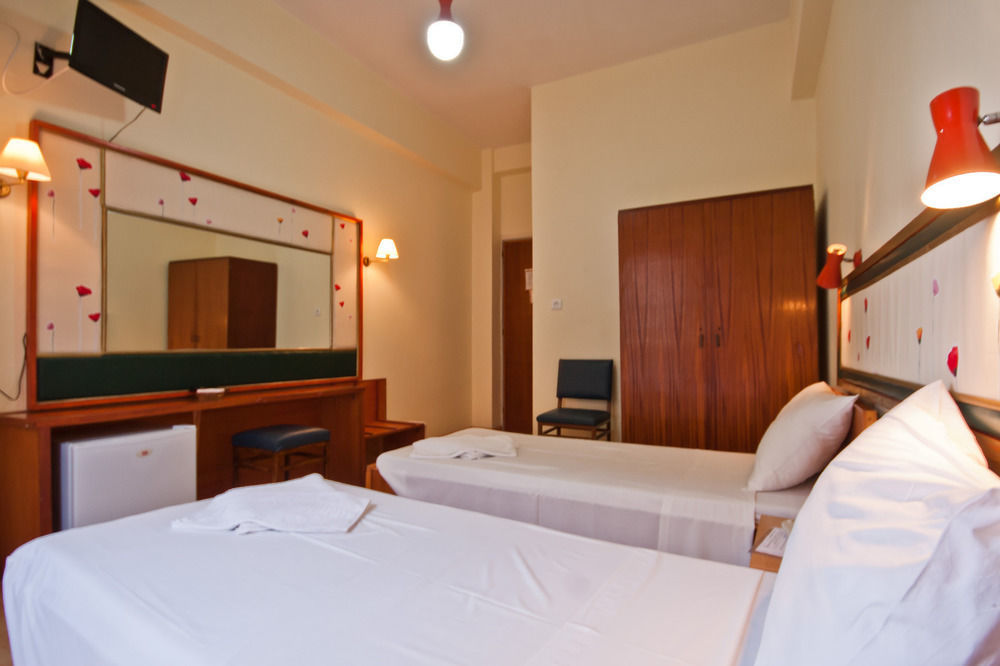 Lucia Hotel Chania  Buitenkant foto